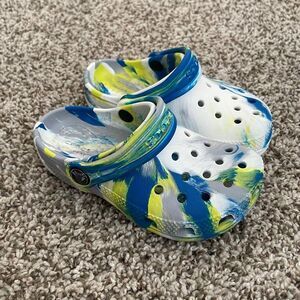 Size 9 / Toddler Boy Marble Crocs Sandals